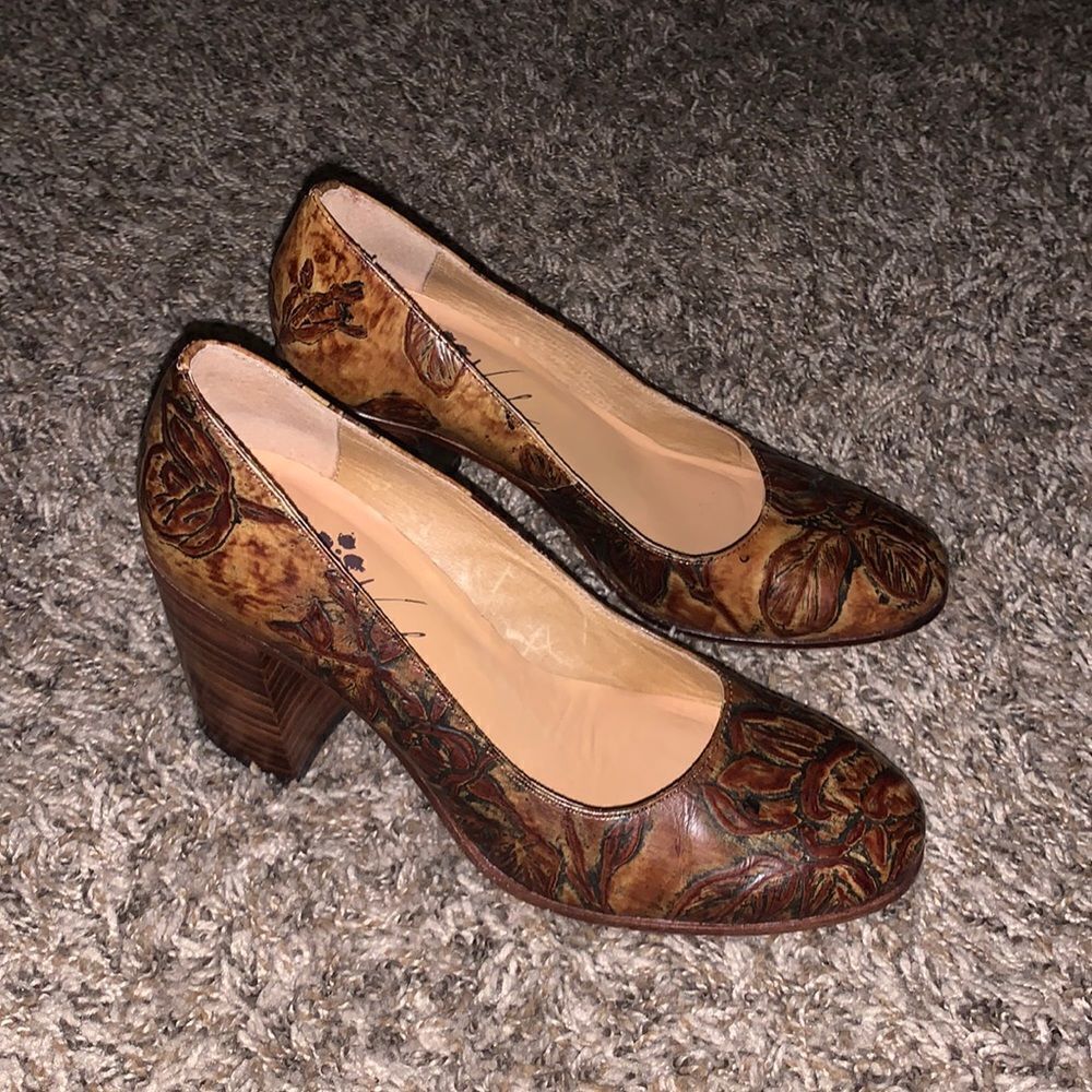 Patricia Nash brown leather heels, size 6.5.